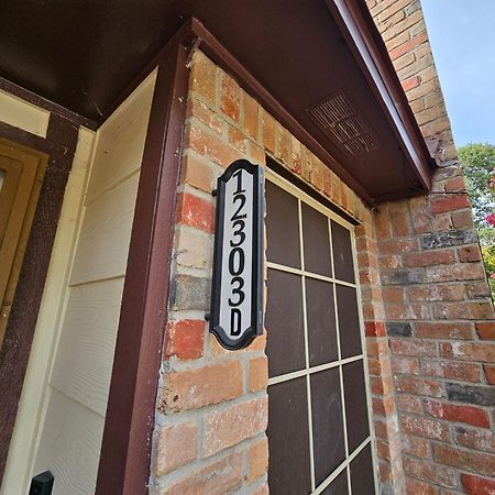 Centrally Located Houston Retreat! Sleeps 8, 10 Min To Downtown, Free Parking Exteriör bild