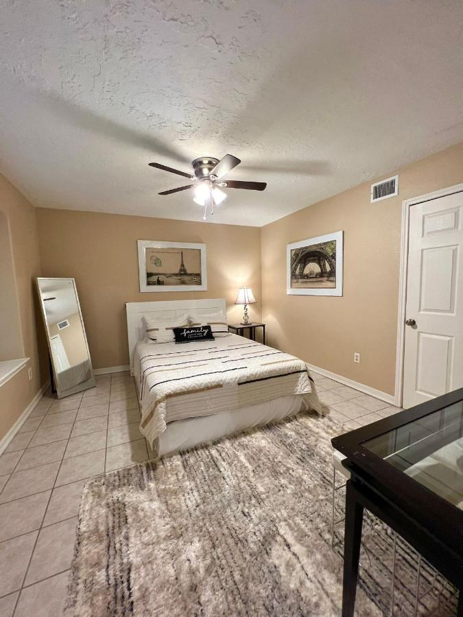 Centrally Located Houston Retreat! Sleeps 8, 10 Min To Downtown, Free Parking Exteriör bild
