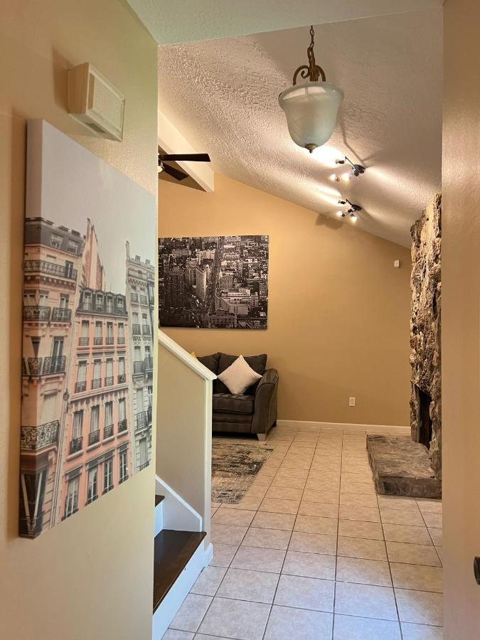 Centrally Located Houston Retreat! Sleeps 8, 10 Min To Downtown, Free Parking Lägenhet Exteriör bild