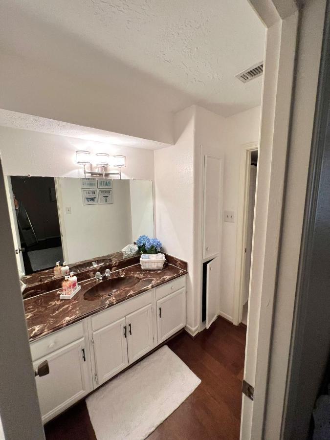 Centrally Located Houston Retreat! Sleeps 8, 10 Min To Downtown, Free Parking Exteriör bild